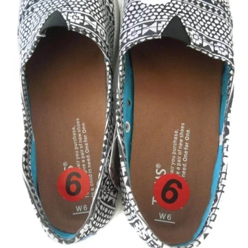 TOMS Slip On Flats Womens Size 6 Black White Geometric Casual Canvas Shoes